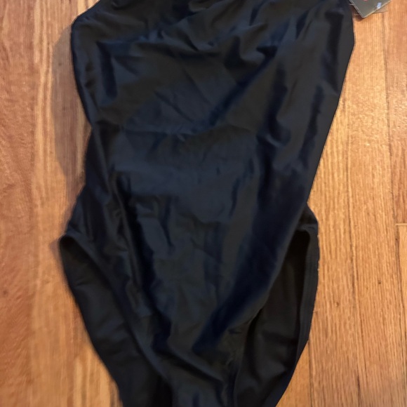 BNWT Solid Maxfit TYR training swimsuit - Picture 9 of 11